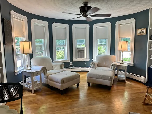 3 Mechanic St APT 1, Medway, MA 02053