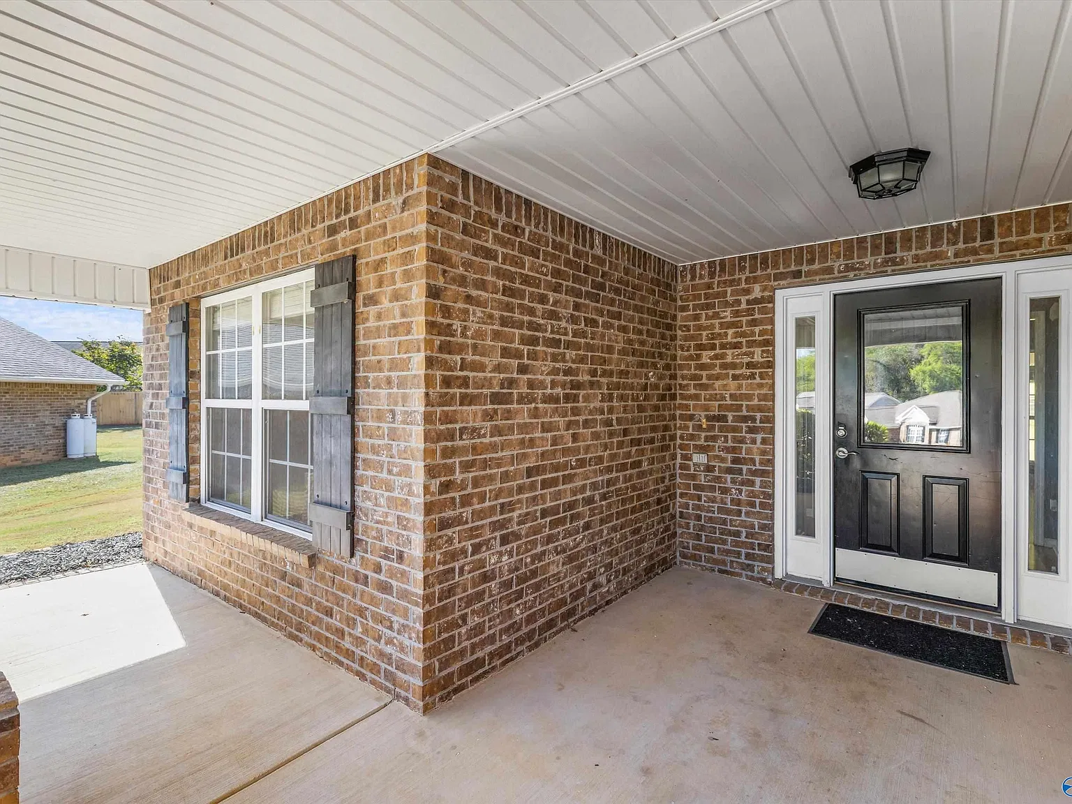 3 bed, 2.0 bath, 1658 sqft, $1,900 — Photo 3