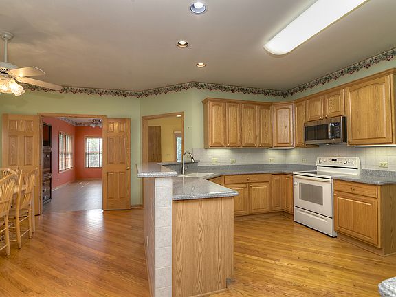 5th image of 850 Woodland Dr
