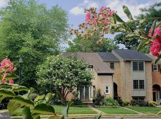 2020 Hopewood Dr, Falls Church, VA 22043