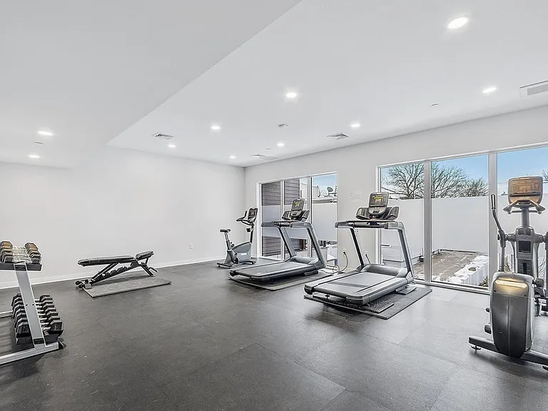 205 Maverick St #201 — Photo 7