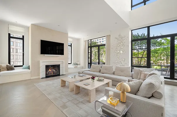 Living room, photo 1