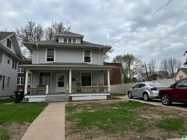 3818 Peters Ave, Sioux City, IA 51106