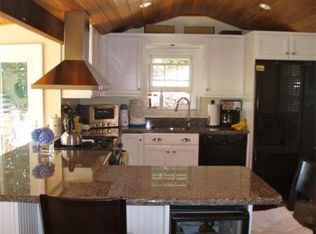 23 Barnard St, Marblehead, MA 01945
