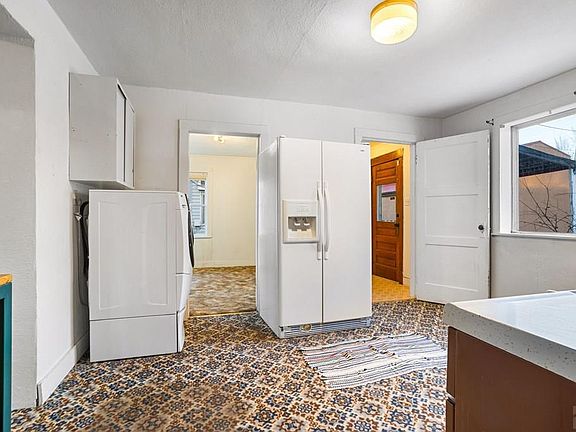 5th image of 204 S Beaty Ave