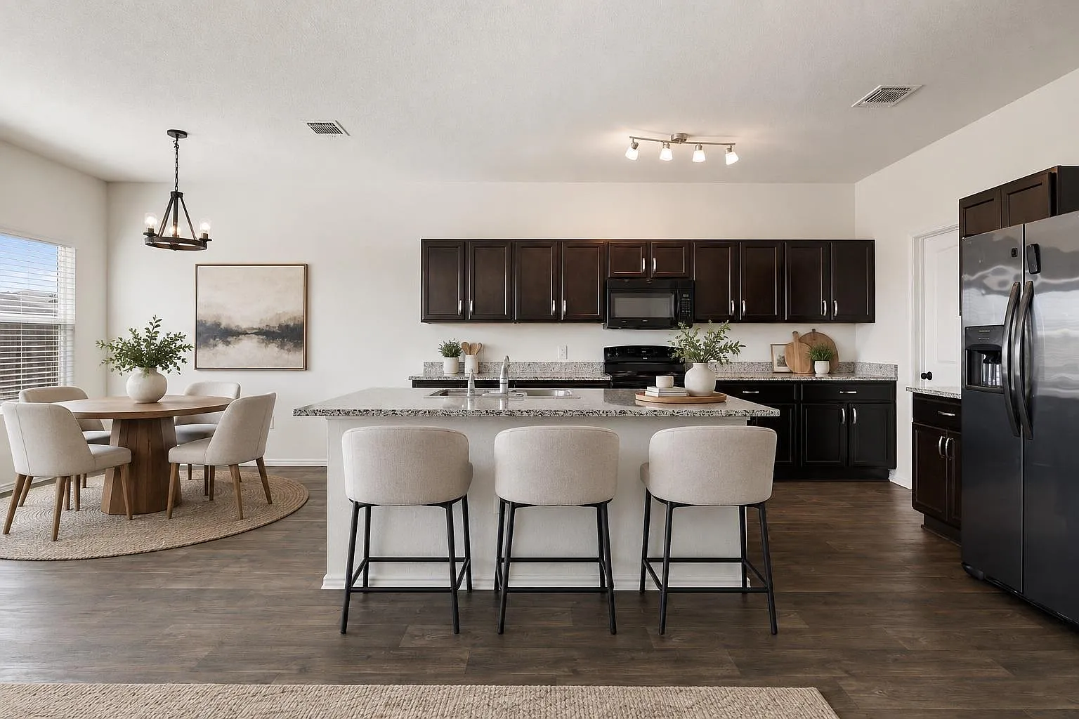 4 bed, 2.5 bath, 2381 sqft, $2,200 — Photo 3