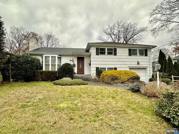 33 Garwood Rd, Fair Lawn, NJ 07410