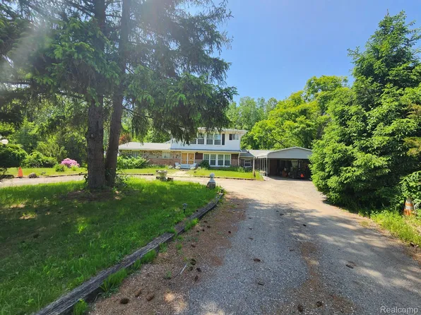 24810 Karr Rd, Belleville, MI 48111