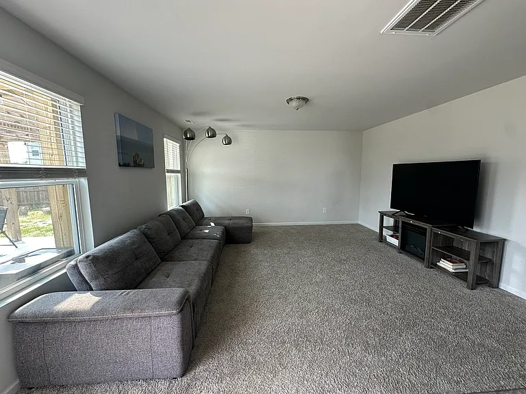 1709 Redbout Ct — Photo 8