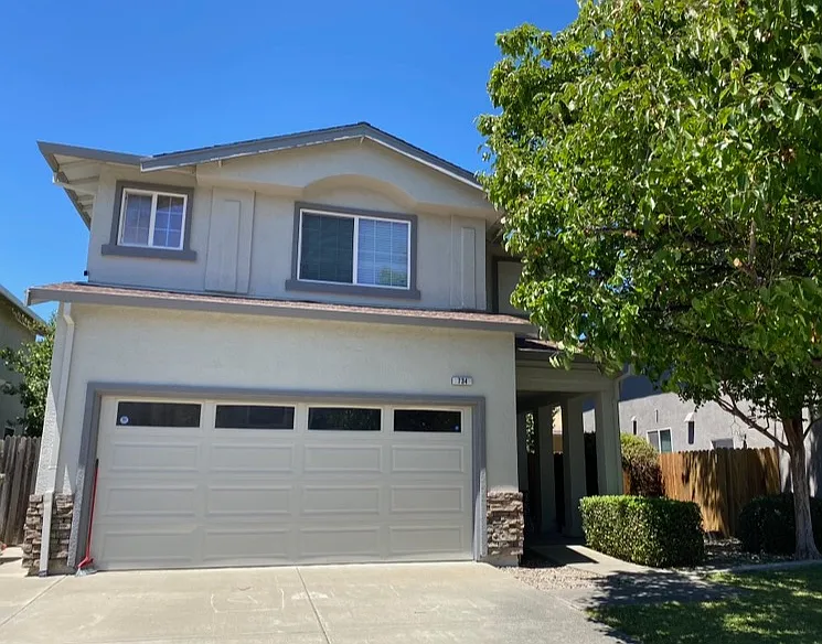 734 Chateau Cir photo 1