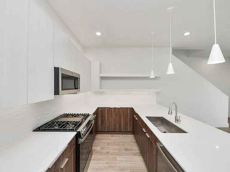 13104 Moncloa Dr — Photo 2