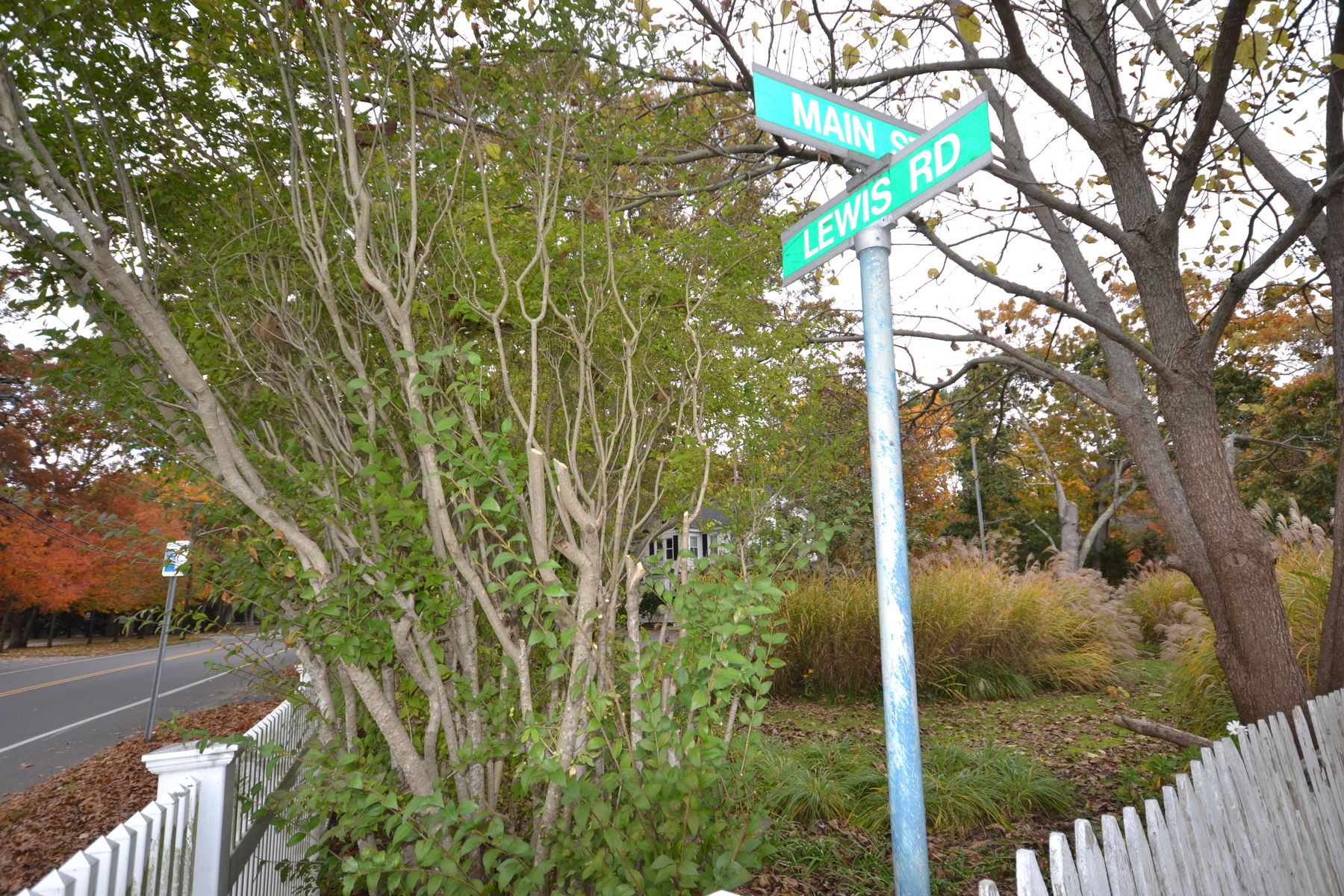 602 Montauk Hwy in East Quogue Out East