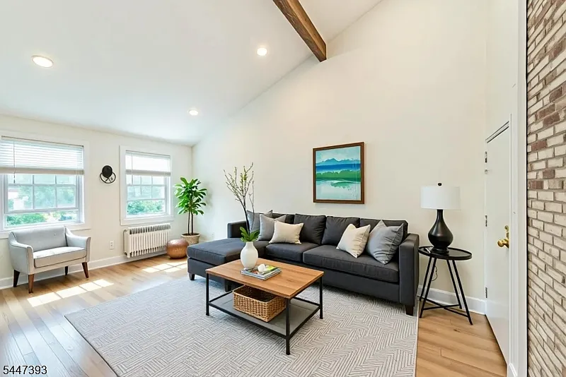 378 Claremont Ave #8
