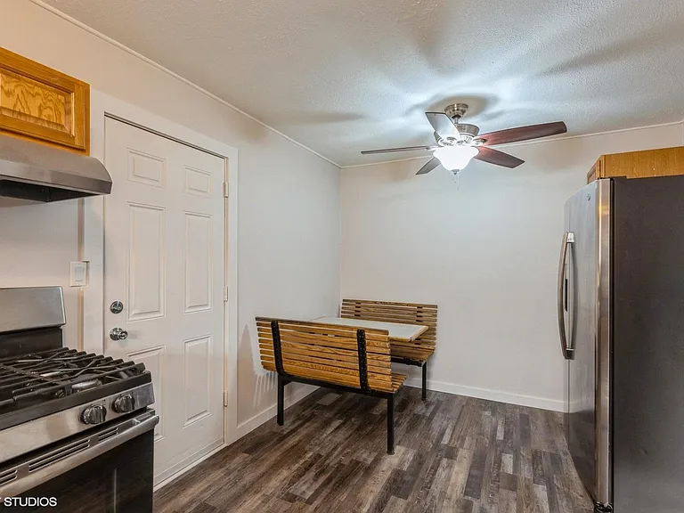 1116 Penny Ln — Photo 3