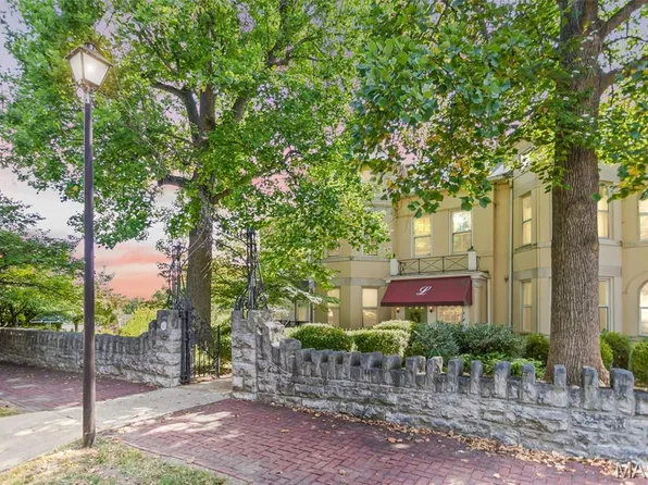 417 Prospect St APT X, Alton, IL 62002