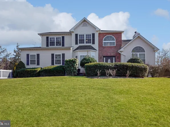 54 Silvercrest Dr, Tinton Falls, NJ 07712