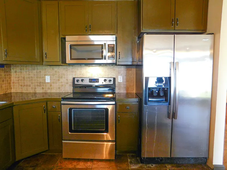 558 Jay St — Photo 11