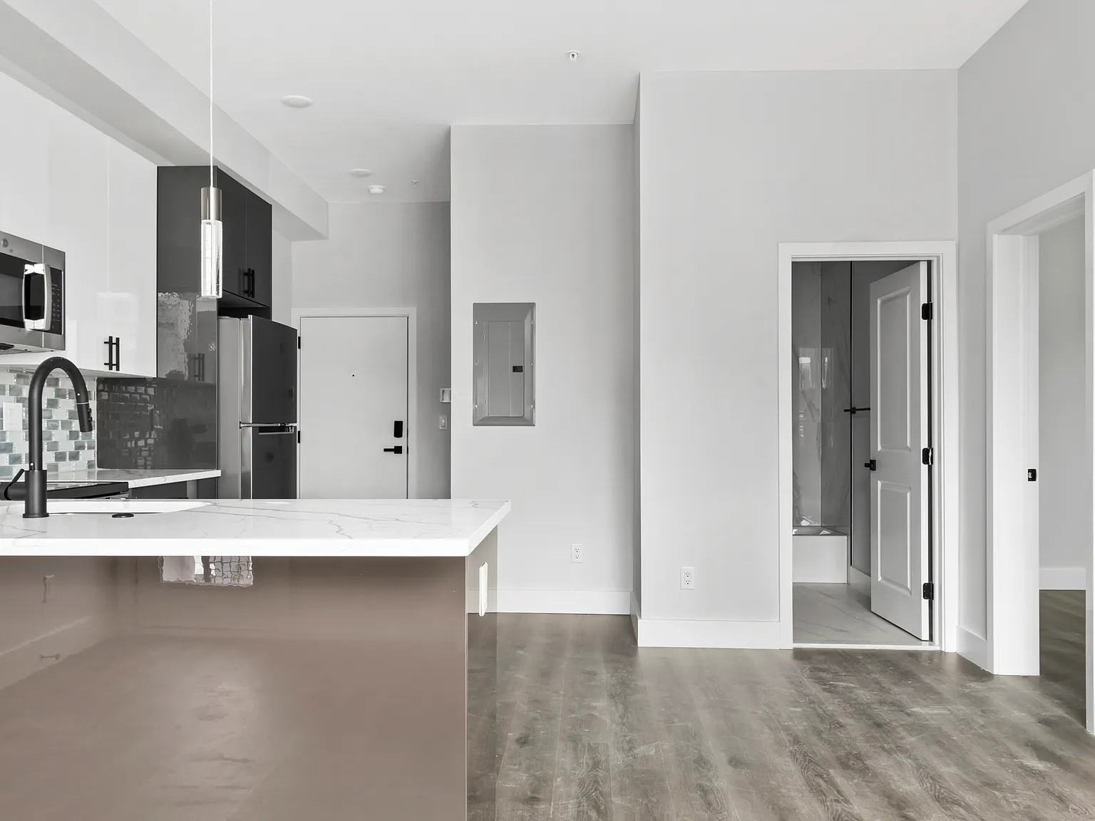 2 bed, $1,600 — Photo 4