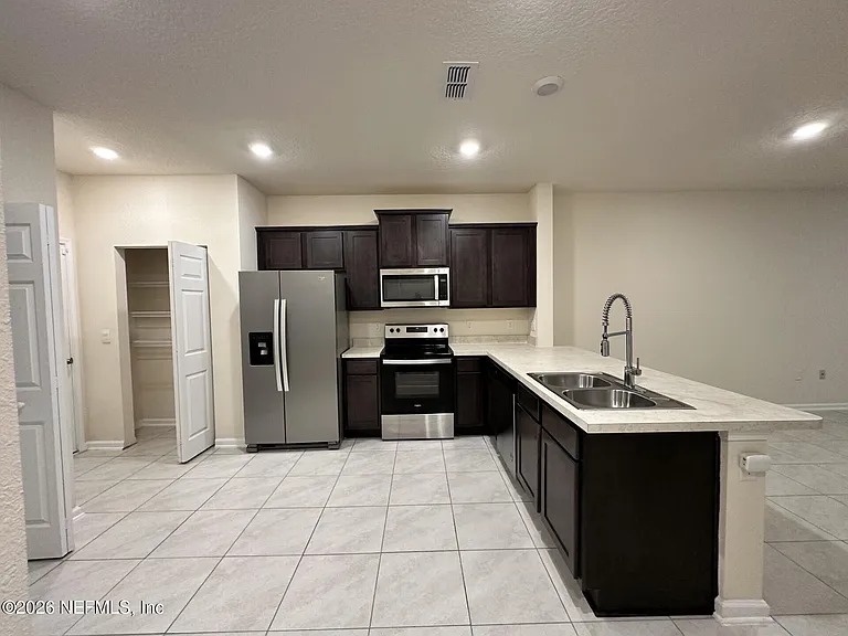 947 Observatory Pkwy — Photo 3