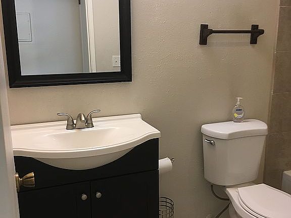 5th image of 17431 Ambaum Blvd S Unit D41