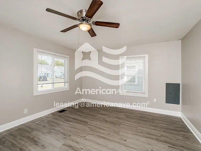 1168570_005_wm_-_living_room_13189771.jpg