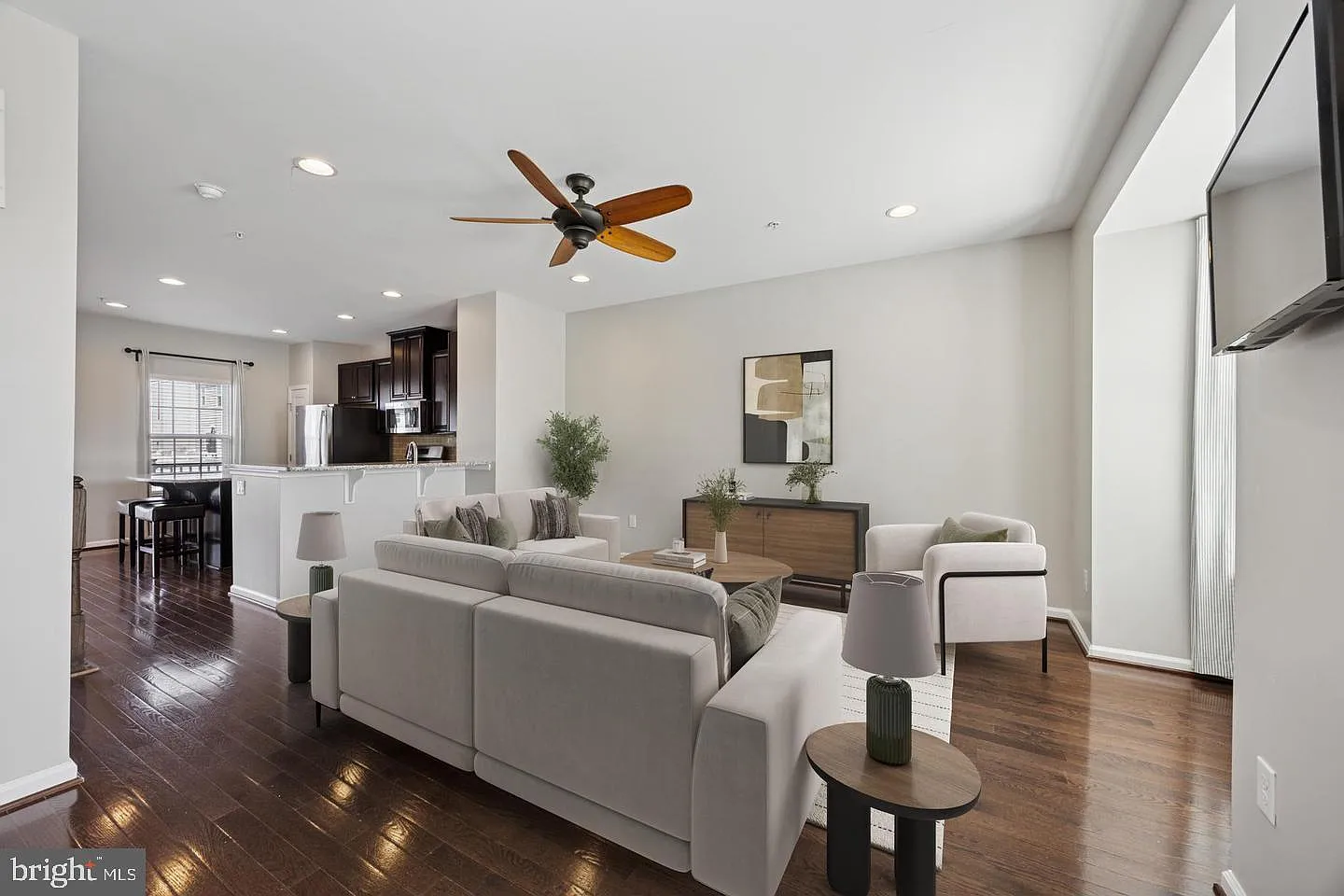 3 bed, 2.5 bath, 1632 sqft, $2,900 — Photo 3