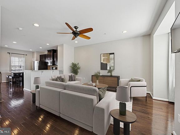 3rd image of 641 Washington Sq