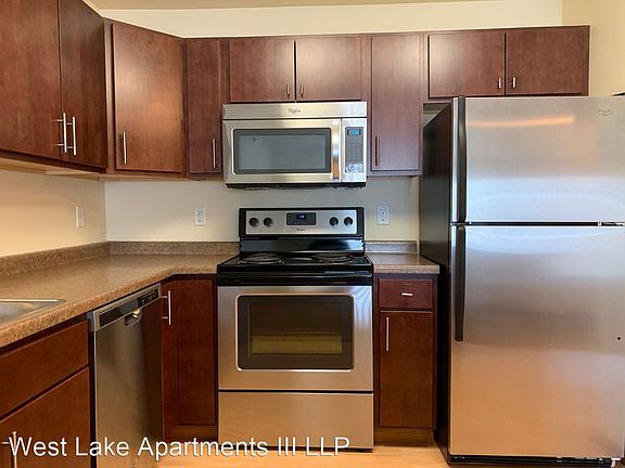 3rd image of 527 33rd Ave W #205