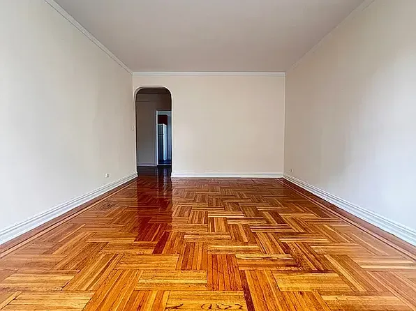 65-20 Booth St #3G, Rego Park, NY 11374
