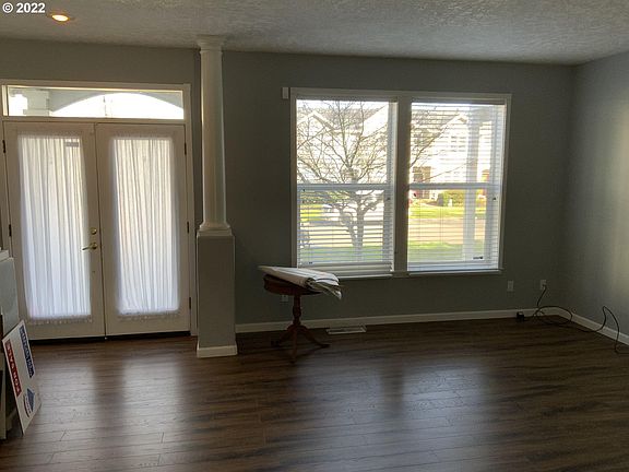 3rd image of 1491 NE Market Dr