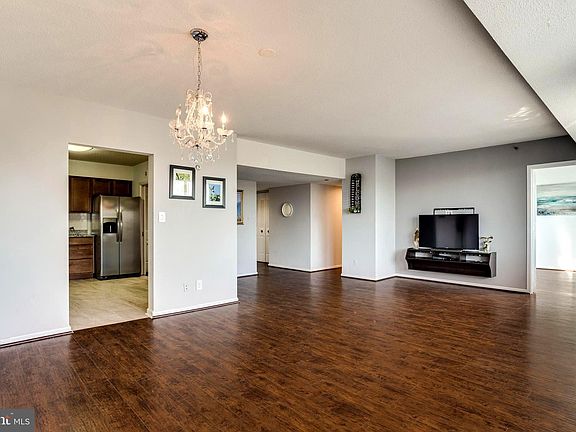 3rd image of 3713 S George Mason Dr APT 503