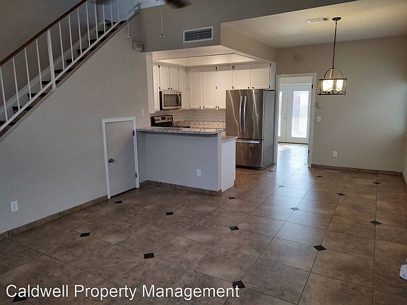 4th image of 500 N Roosevelt Ave Unit 112