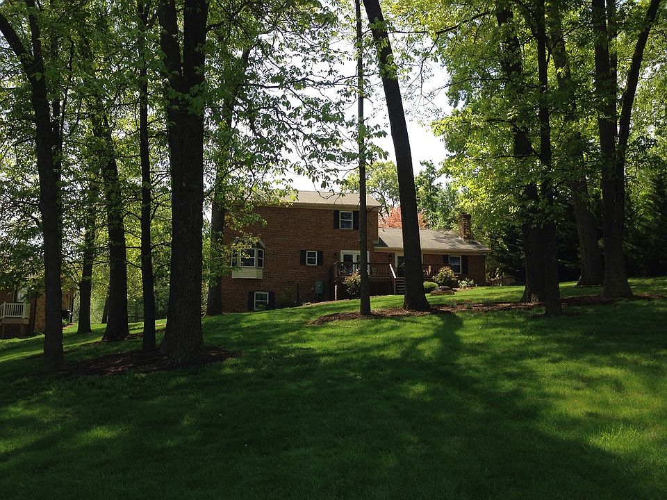 2nd image of 400 Victoria Dr