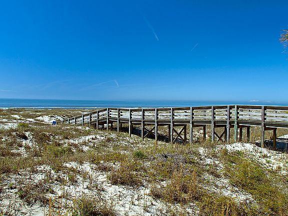 3rd image of 7 Royal Beach Dr