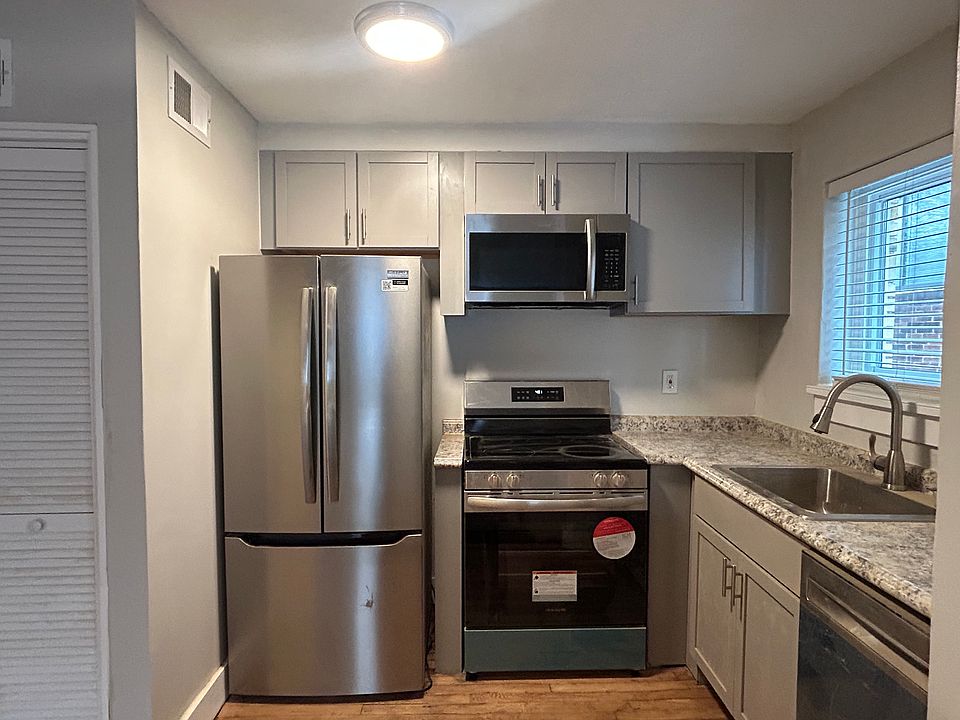 Kitchen Brand New Stainless appliances - smooth top range - gorgeous fridge - dishwasher- microwave - garbage disposal