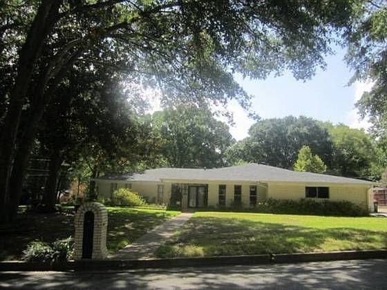 1st image of 600 Dorchester Dr