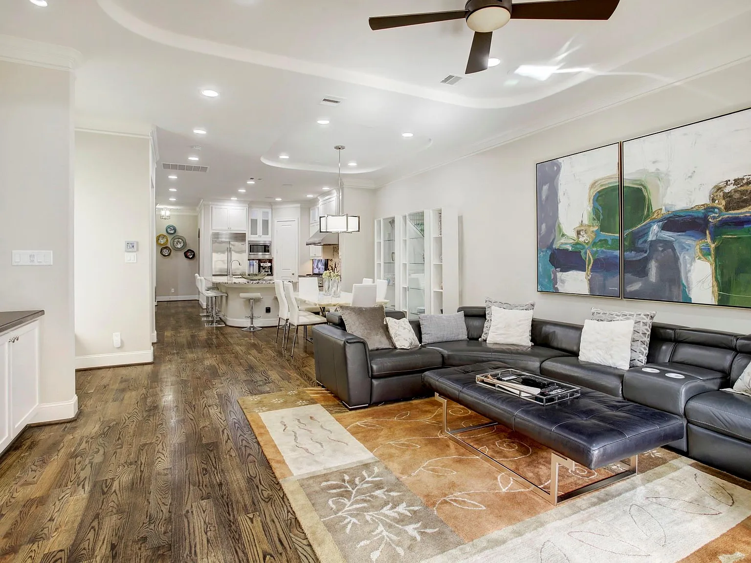 4 bed, 5.0 bath, 3615 sqft, $6,700 — Photo 2