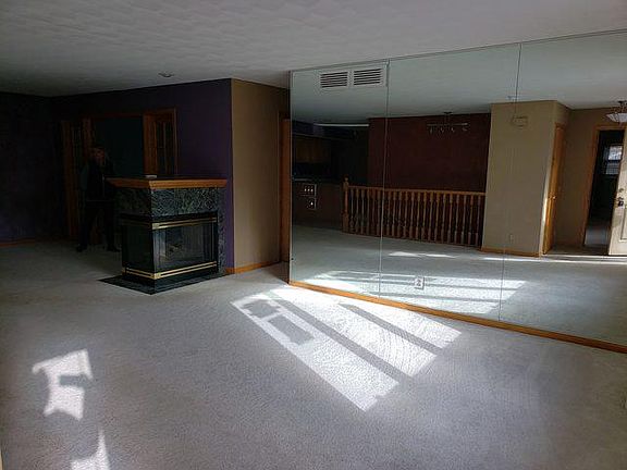 2nd image of 1265 N Crest Dr