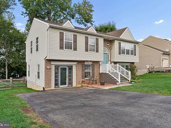 3rd image of 127 Independence Dr