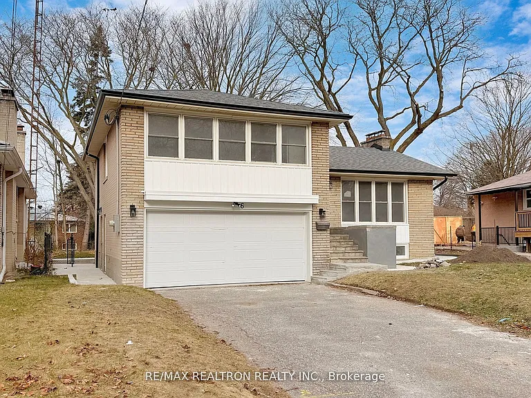 6 Deering Cres — Photo 2