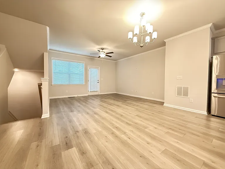 3756 Davis Cir — Photo 15