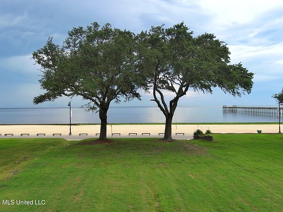 2nd image of 2909 Beach Blvd