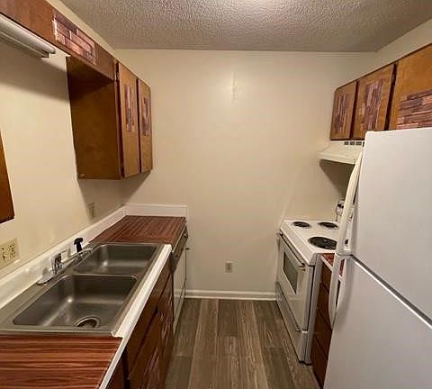 2nd image of 427 S Main St APT 8