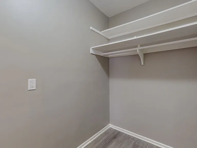 1818 N Kingsley Dr — Photo 11