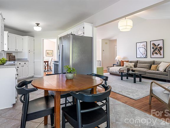 5th image of 5 Mallory Meadows Ct