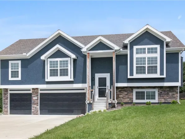 1126 Bristol Dr, Raymore, MO 64083