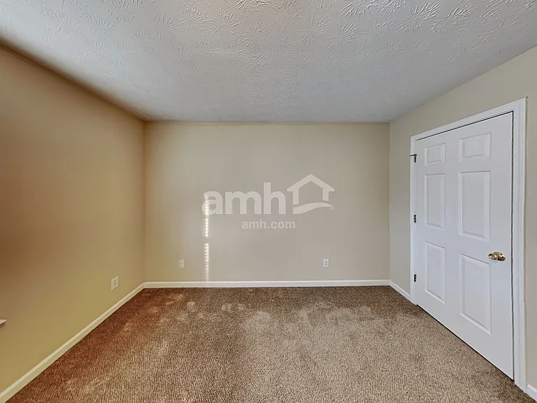 930 W Oaks Dr — Photo 9