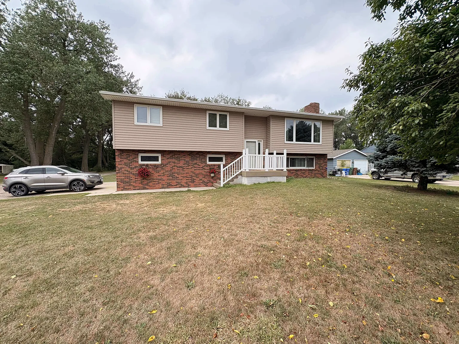 3 bed, 1502 sqft, $2,000 — Photo 2
