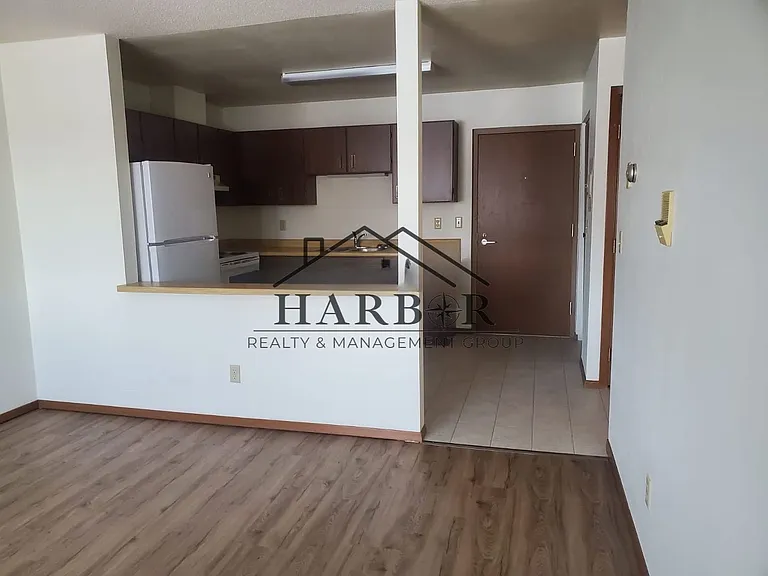 Valley View Apartments — Photo 16