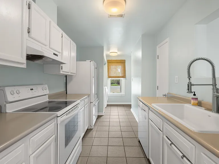 337 Hutton Cir — Photo 11